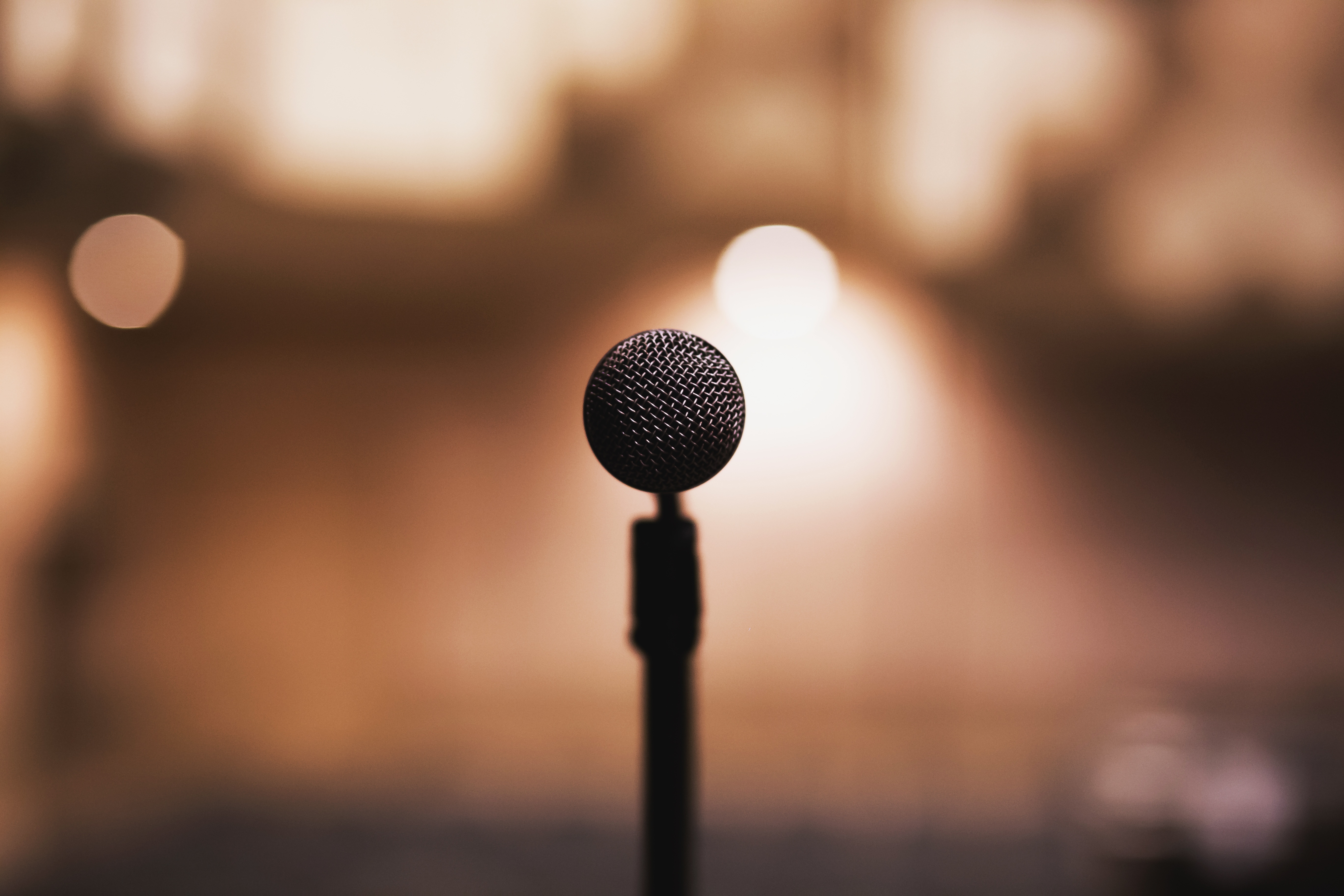 How to Be an Effective Corporate Spokesperson: Top Traits and Examples to Avoid